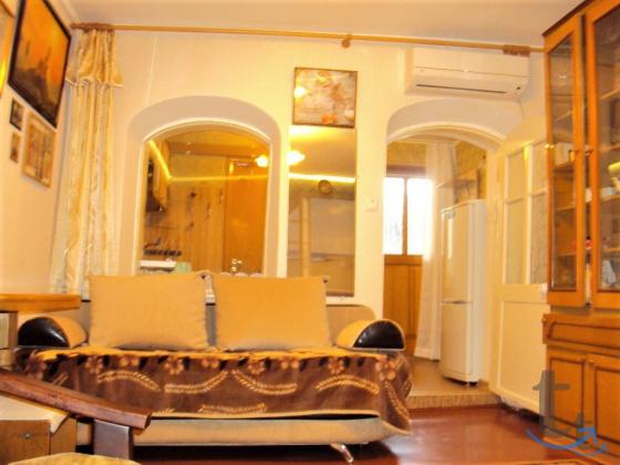 1 -к. квартира в аренду, 25 м2, 1 /2 эт. в Ялте