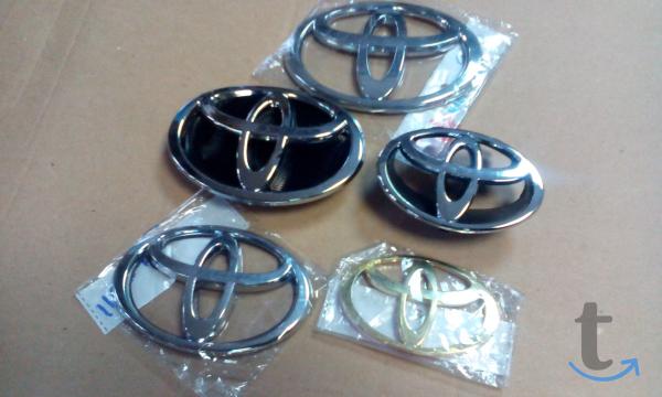 Продам эмблемы на решётки TOYOTA в Омске