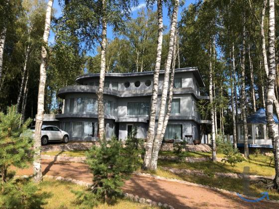 Коттедж  в аренду, 400 м2 посуточно в Выборге