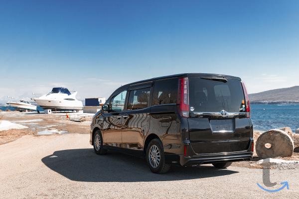 Toyota Esquire , 2 015 год, 60 000 км, 1.8 л, вариатор в Чите