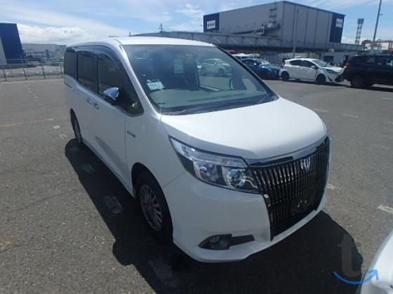 Toyota Esquire , 2 016 год, 60 000 км, 1.8 л, вариатор в Южно-Сахалинске