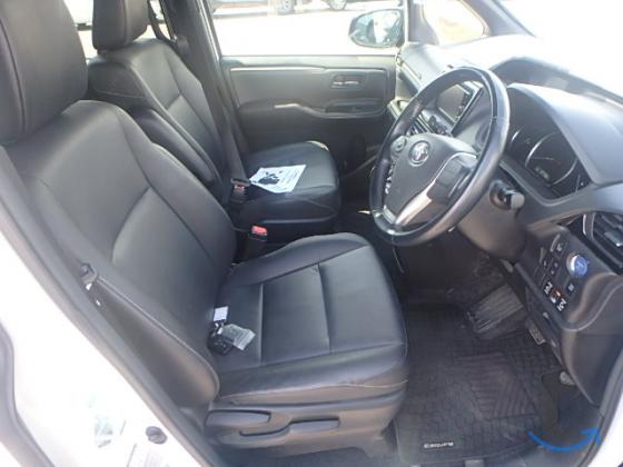Toyota Esquire , 2 016 год, 60 000 км, 1.8 л, вариатор в Южно-Сахалинске