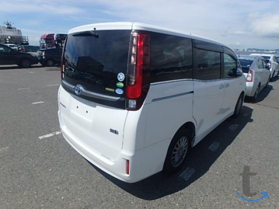 Toyota Esquire , 2 016 год, 60 000 км, 1.8 л, вариатор в Южно-Сахалинске
