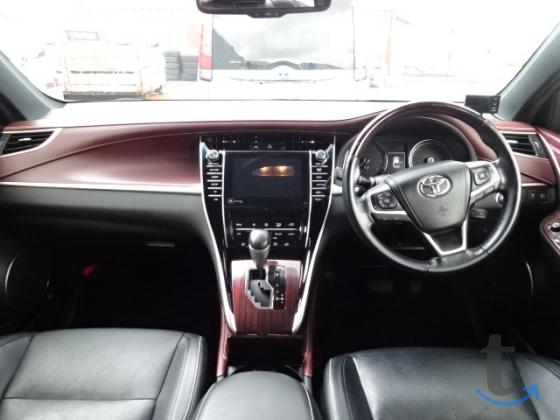Toyota Harrier , 2 017 год, 60 000 км, 2.0 л, вариатор в Владивостоке