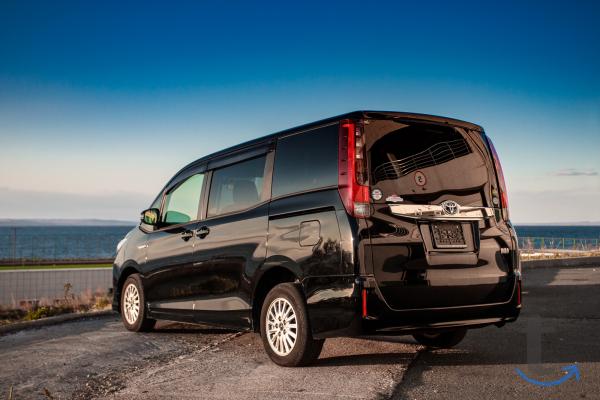 Toyota Noah , 2 015 год, 85 000 км, 1.8 л, вариатор в Иркутске