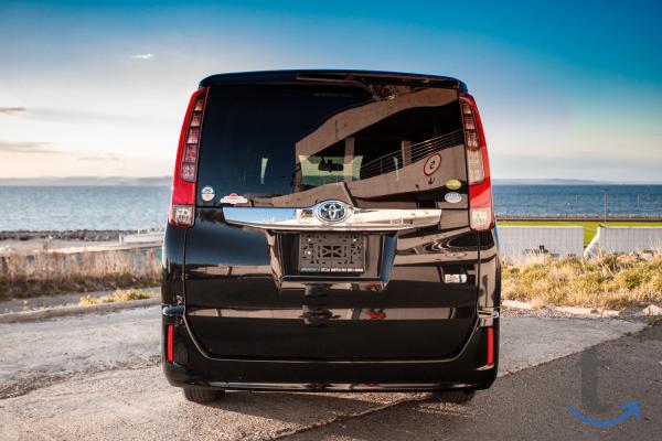 Toyota Noah , 2 015 год, 85 000 км, 1.8 л, вариатор в Иркутске