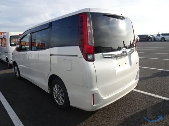 Toyota Noah , 2 017 год, 65 000 км, 1.8 л, вариатор в Комсомольске-На-Амуре