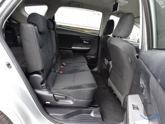 Toyota Prius Alpha , 2 014 год, 75 000 км, 1.0 л, вариатор в Владивостоке