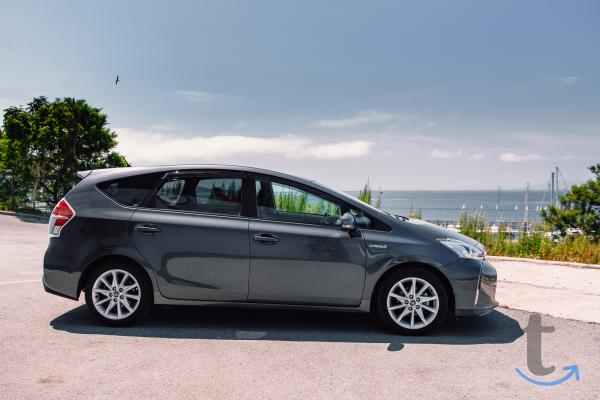 Toyota Prius Alpha , 2 014 год, 65 000 км, 1.8 л, вариатор в Красноярске