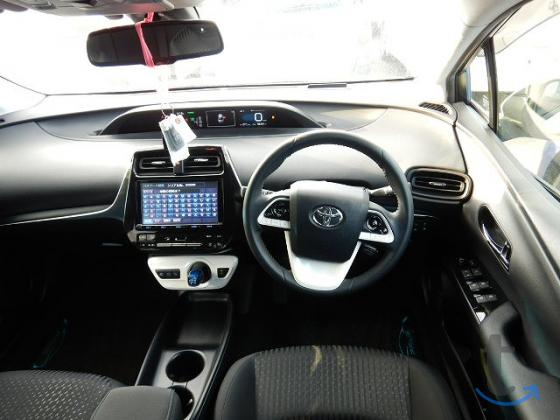 Toyota Prius , 2 017 год, 75 000 км, 1.8 л, вариатор в Чите