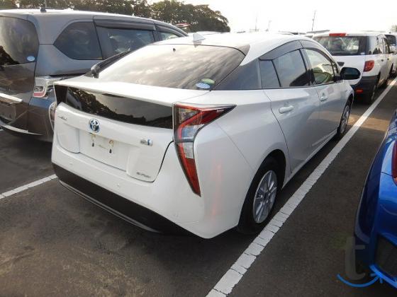 Toyota Prius , 2 017 год, 75 000 км, 1.8 л, вариатор в Чите