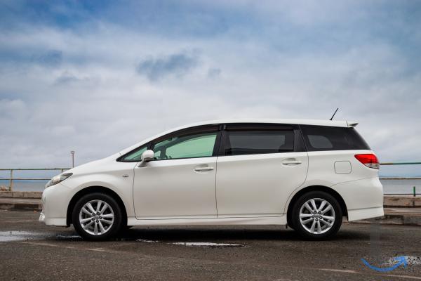 Toyota Wish , 2 011 год, 80 000 км, 1.0 л, вариатор в Улан-Удэ