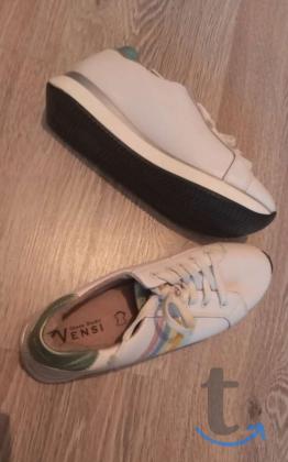 Кроссовки в Новосибирске