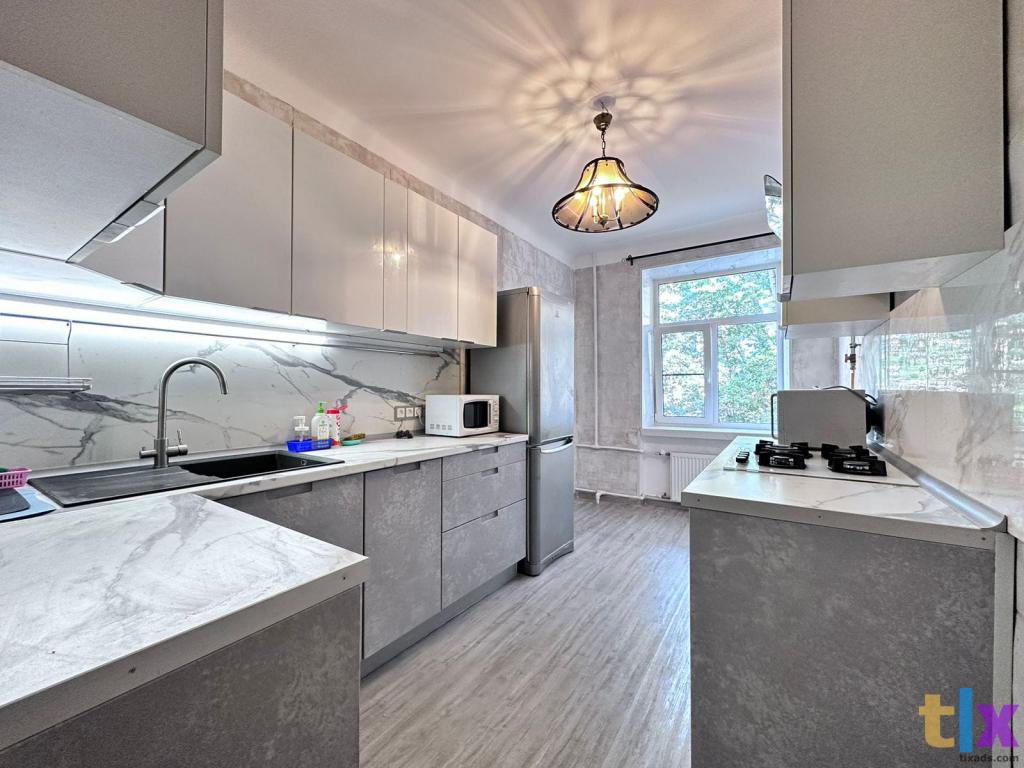 5 -к. квартира в аренду, 130 м2, 3 /3 эт. в Санкт-Петербурге