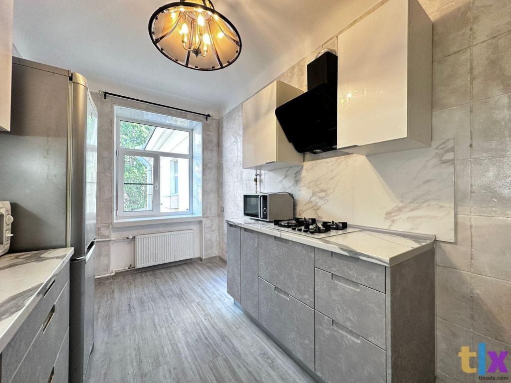 5 -к. квартира в аренду, 130 м2, 3 /3 эт. в Санкт-Петербурге