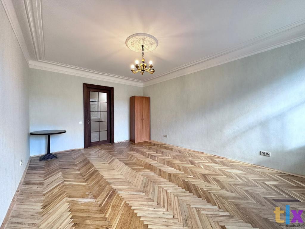 5 -к. квартира в аренду, 130 м2, 3 /3 эт. в Санкт-Петербурге