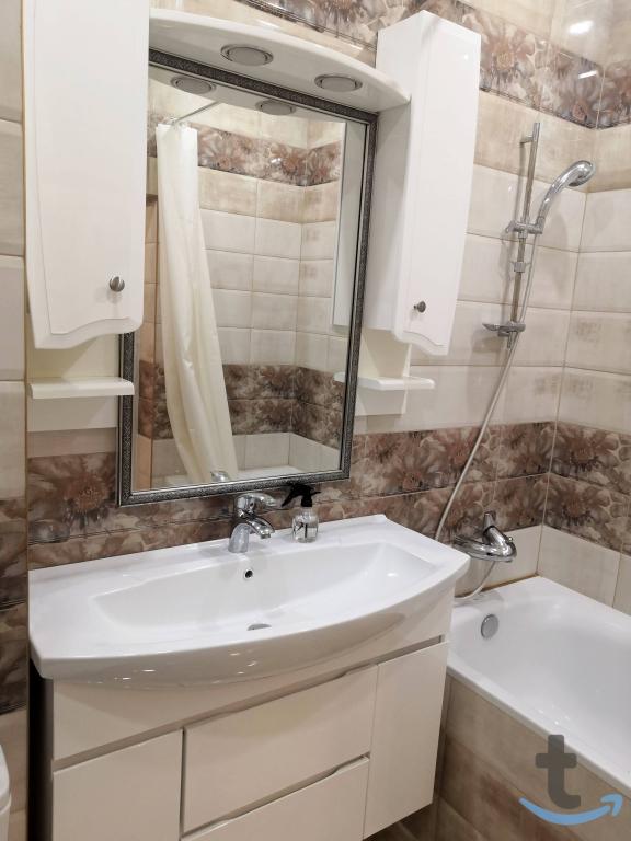 1 -к. квартира в аренду, 50 м2, 2 /19 эт. в Краснодаре