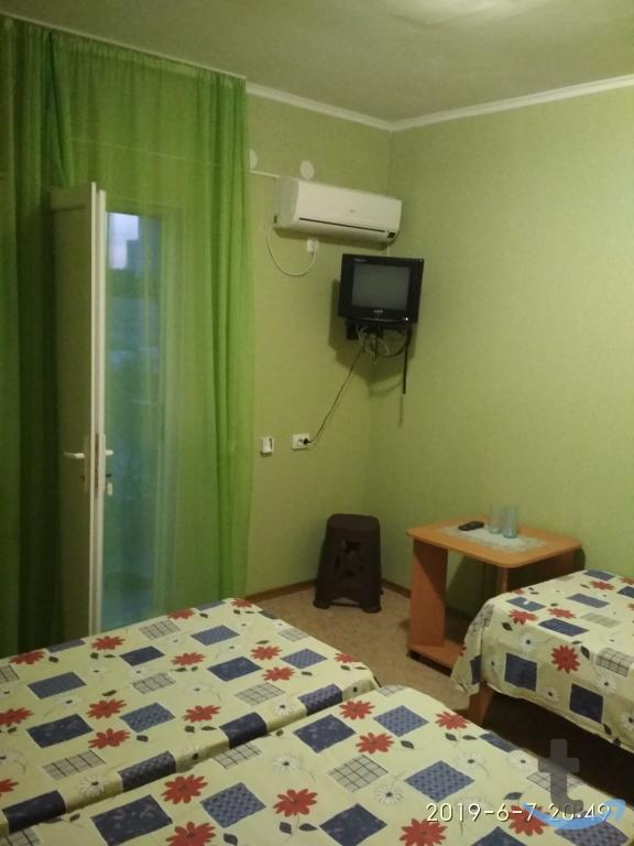 Комната в 3 -к. квартире в аренду, 185 м2, 2 /2 эт. в Феодосии