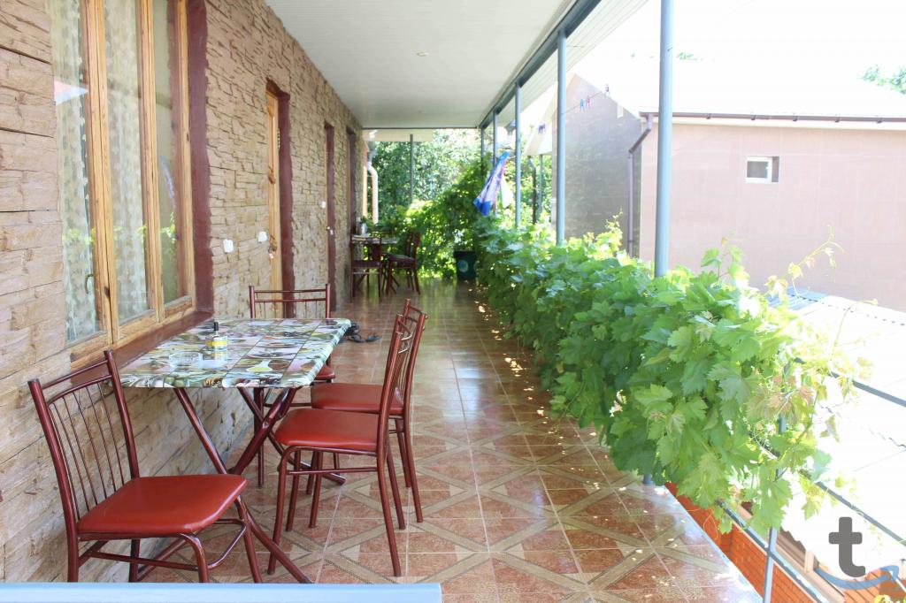 Комната в 3 -к. квартире в аренду, 185 м2, 2 /2 эт. в Феодосии