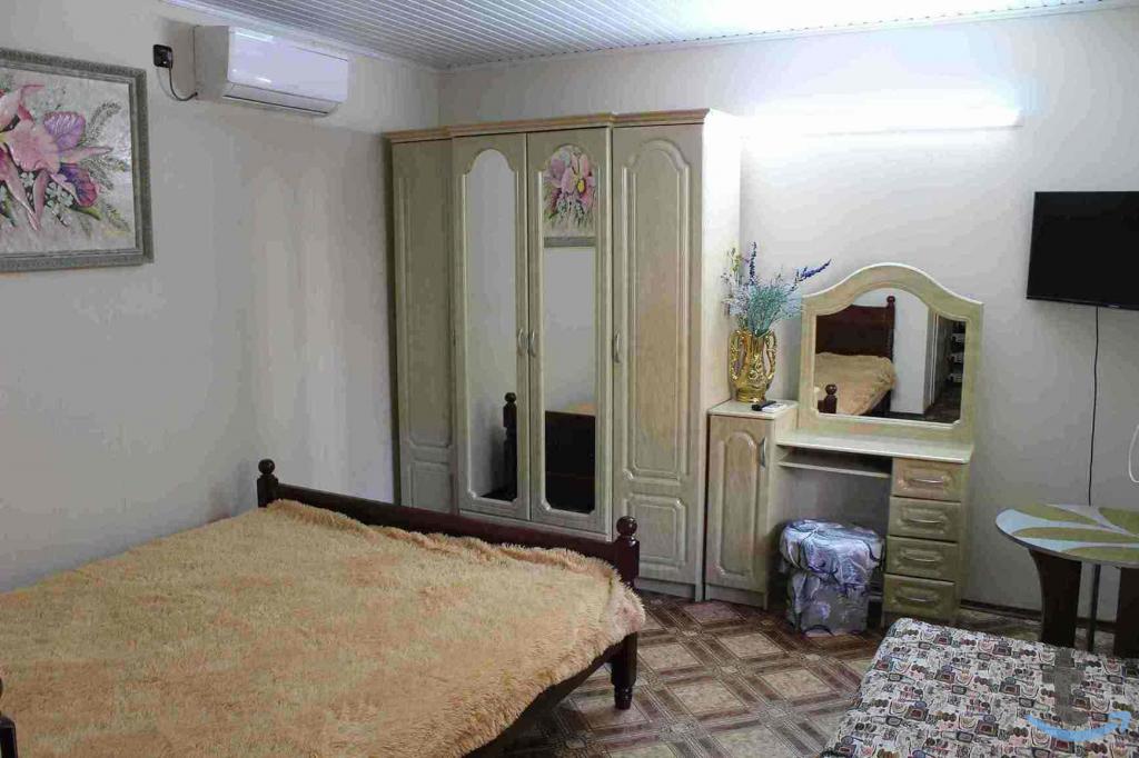 Комната в 3 -к. квартире в аренду, 185 м2, 2 /2 эт. в Феодосии